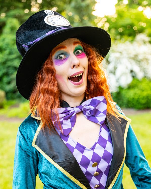 Alice und die Katze im Wunderland