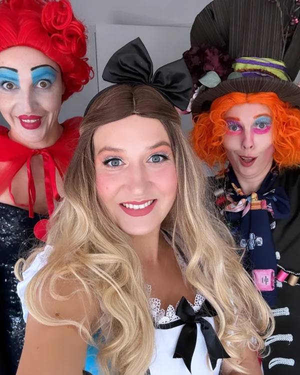 Alice und die Katze im Wunderland