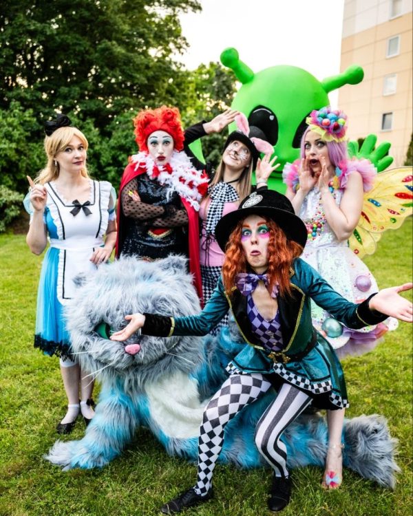 Alice und die Katze im Wunderland