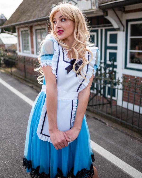 Alice und die Katze im Wunderland