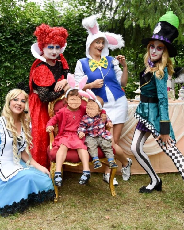 Alice und die Katze im Wunderland