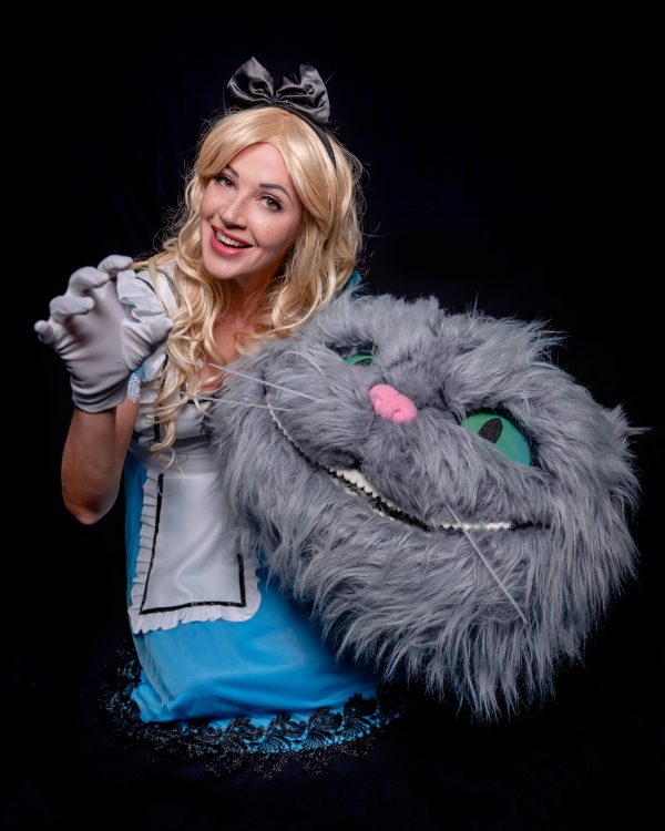 Alice und die Katze im Wunderland